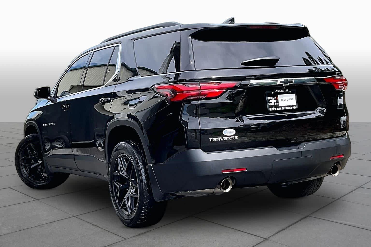 Used 2023 Chevrolet Traverse LT FWD image 12