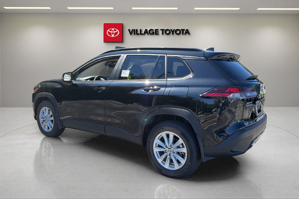 New 2026 Toyota Corolla Cross LE w/ Moonroof Package FWD image 3