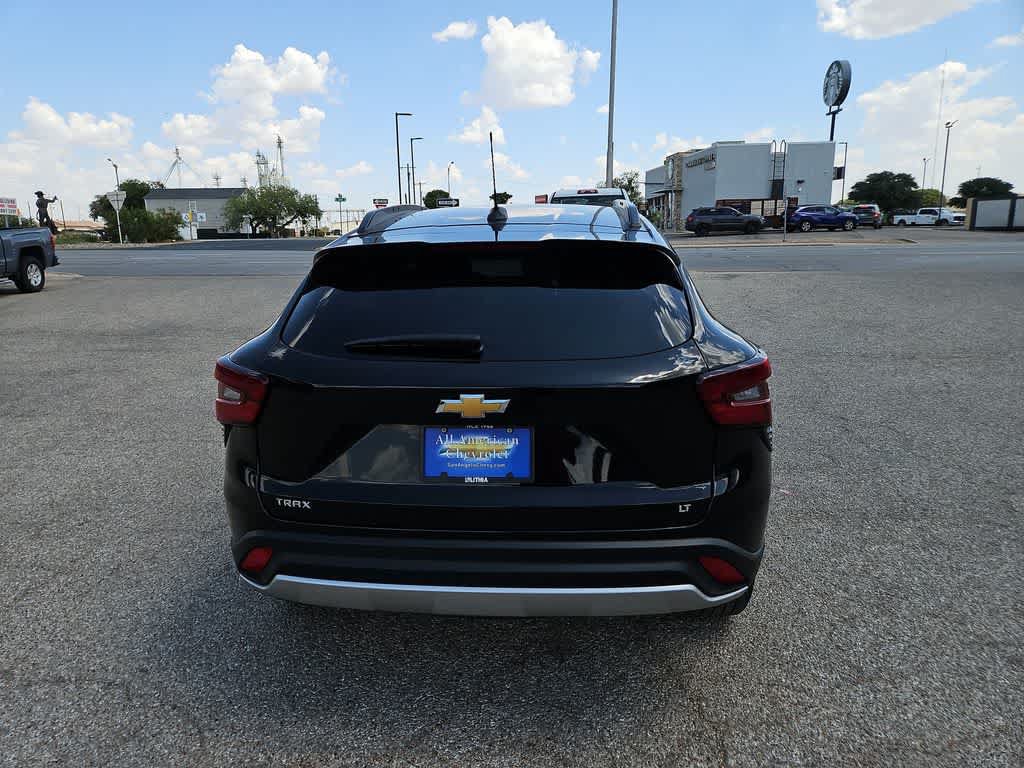 Used 2025 Chevrolet Trax LT FWD image 7
