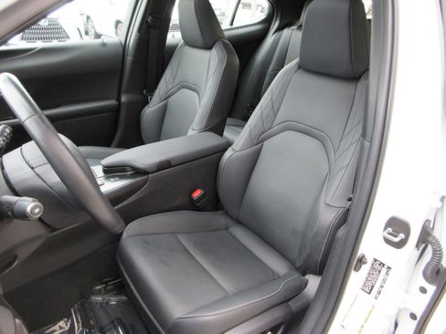 Used 2025 Lexus UX 300h AWD image 31