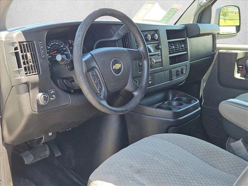 Used 2015 Chevrolet Express 2500 RWD image 10