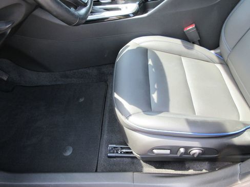 Certified 2024 Buick Envista Sport Touring w/ Convenience I Package FWD image 22
