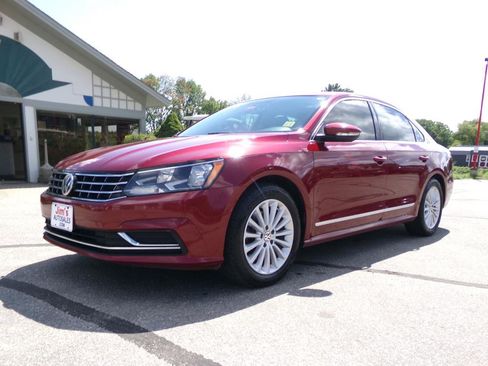 Used 2017 Volkswagen Passat 1.8T SE FWD image 9