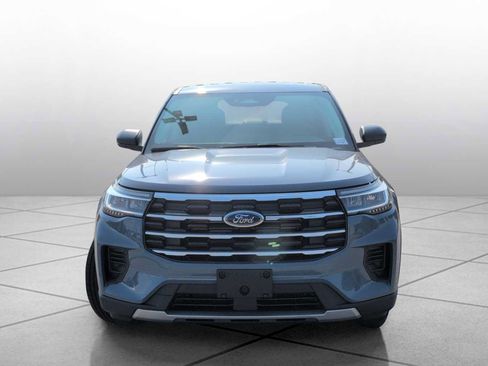 New 2026 Ford Explorer Active RWD image 2