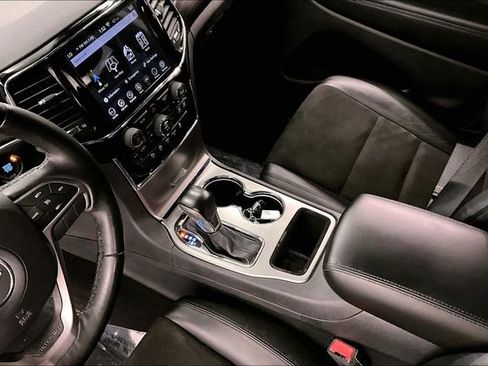 Used 2020 Jeep Grand Cherokee Altitude AWD/4WD image 17