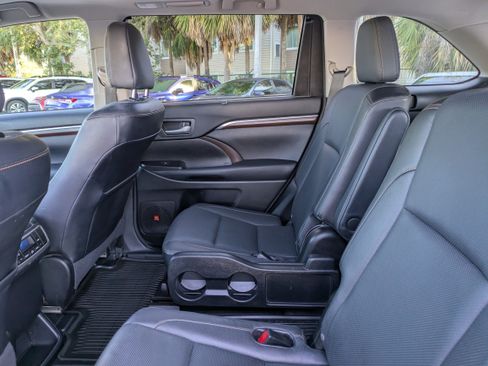 Used 2015 Toyota Highlander Limited image 14