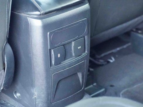 Used 2023 Ford Explorer XLT AWD/4WD image 23