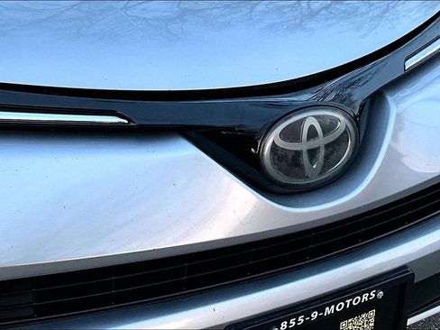 Used 2018 Toyota RAV4 XLE image 33