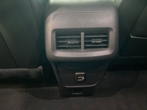 Used 2024 GMC Terrain SLT image 12