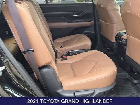 Used 2024 Toyota Grand Highlander AWD image 27