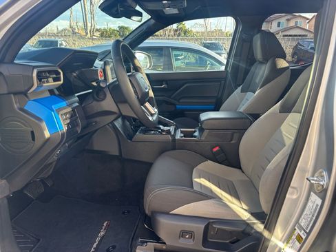 Used 2025 Toyota Tacoma TRD Off-Road image 27