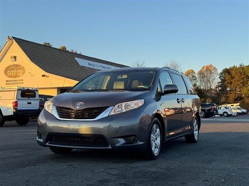 Used 2013 Toyota Sienna LE image 5