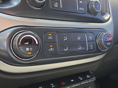 Used 2019 Chevrolet Colorado ZR2 image 31