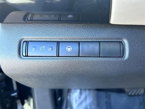 Used 2022 Nissan Pathfinder SV image 20