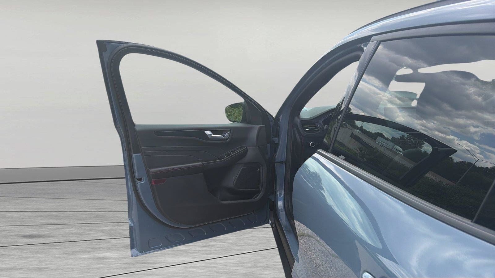 Used 2024 Ford Escape ST-Line w/ Tech Pack #1 AWD/4WD image 13