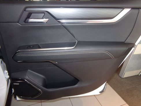 New 2025 GMC Acadia Elevation image 9