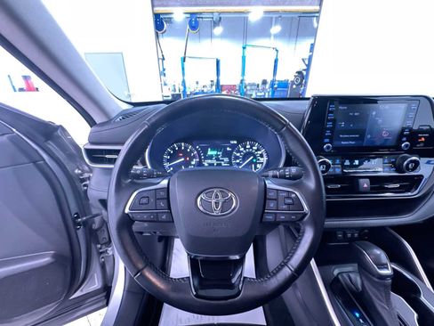 Used 2021 Toyota Highlander XLE AWD/4WD image 15