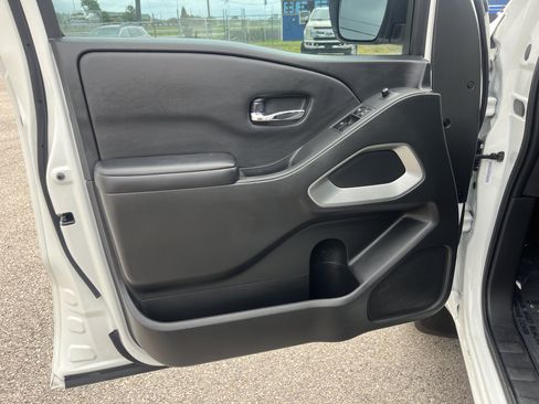 Used 2025 Nissan Frontier SV RWD image 12