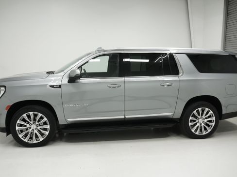 Used 2023 GMC Yukon XL Denali AWD/4WD image 6