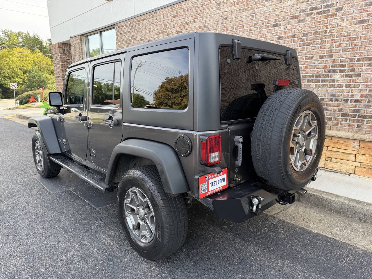 Used 2017 Jeep Wrangler Unlimited Rubicon w/ Cold Weather Group AWD/4WD image 3