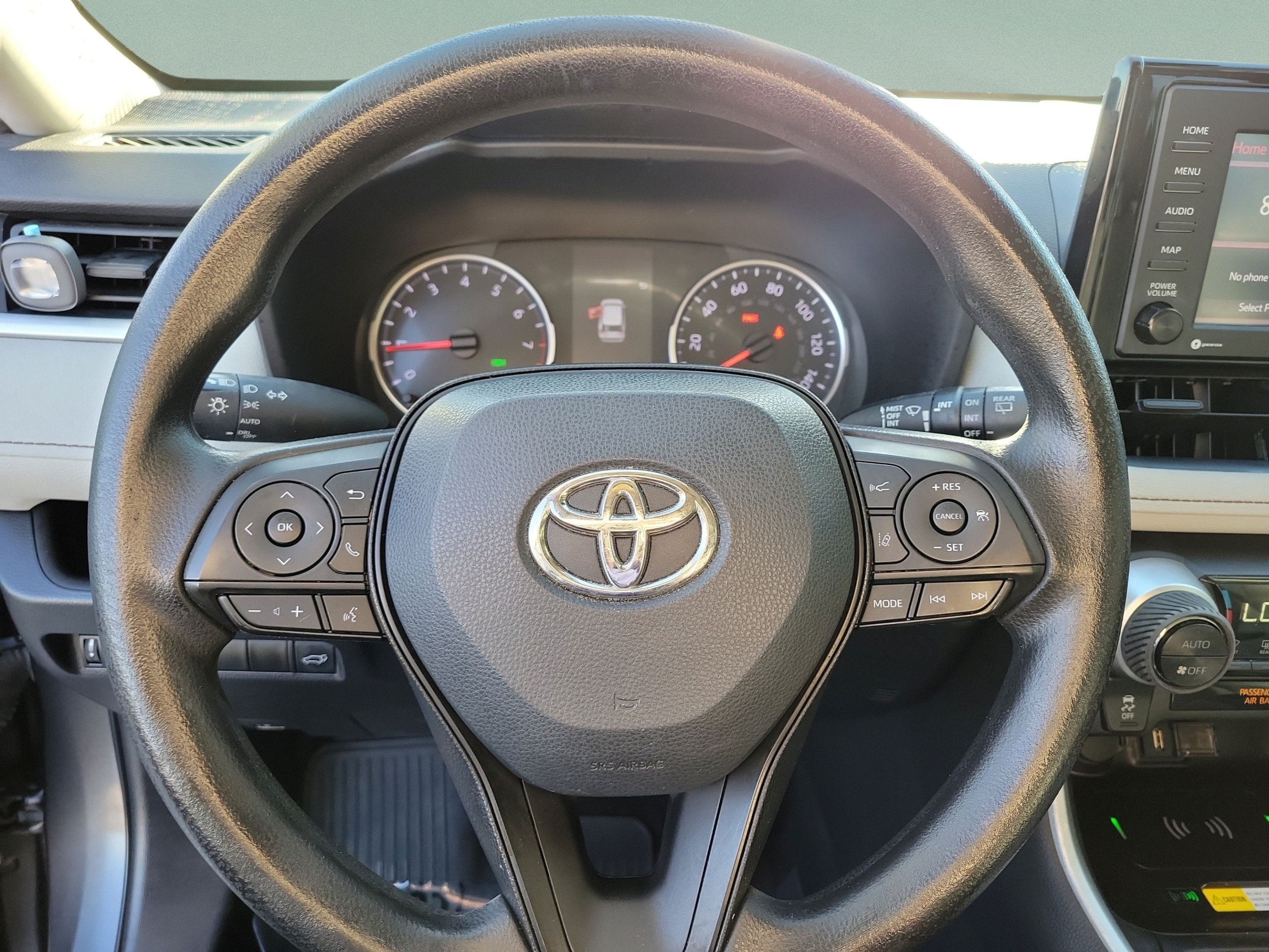 Used 2022 Toyota RAV4 XLE w/ Convenience Package FWD image 17
