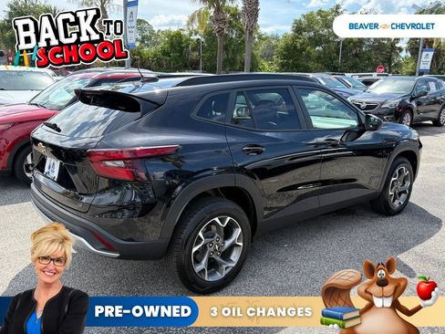 Used 2025 Chevrolet Trax LT FWD image 7