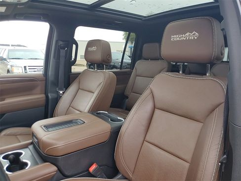 Used 2024 Chevrolet Suburban High Country w/ Premium Package image 17