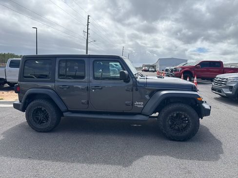 Used 2018 Jeep Wrangler Unlimited Sport image 2