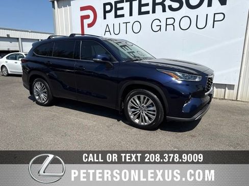 Used 2024 Toyota Highlander Platinum AWD/4WD image 2