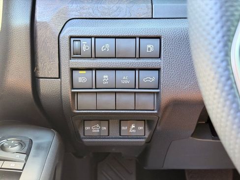 Used 2025 Toyota Tacoma Limited AWD/4WD image 30