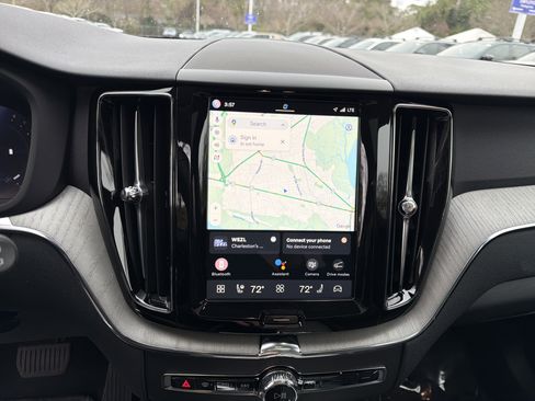 Certified 2025 Volvo XC60 B5 Plus image 24