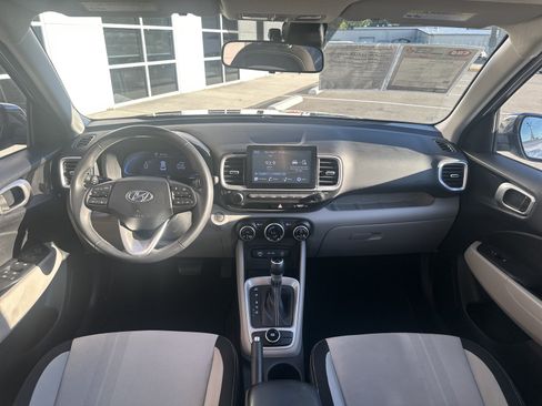 Used 2025 Hyundai Venue SEL FWD image 23