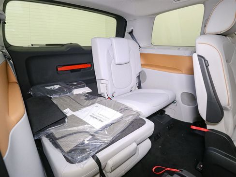 New 2025 Volkswagen ID. Buzz 1st Edition image 18