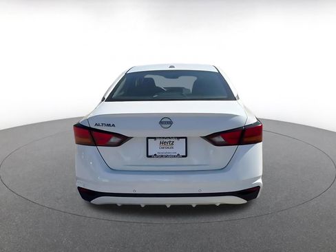 Used 2025 Nissan Altima 2.5 SV FWD image 12