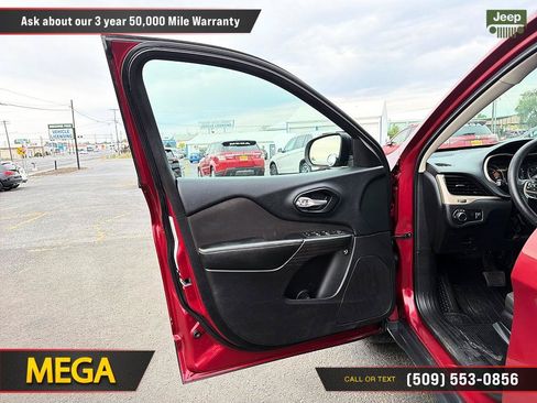 Used 2016 Jeep Cherokee Sport FWD image 23