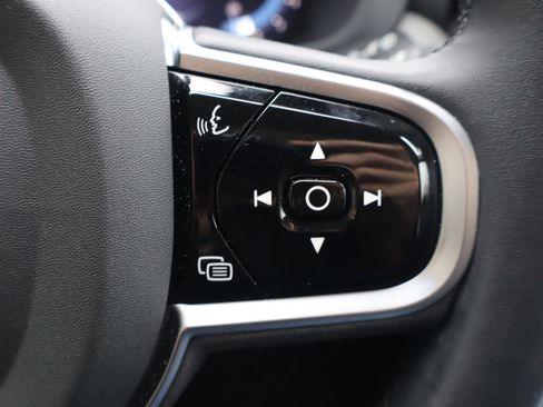 Used 2025 Volvo XC60 B5 Plus image 21