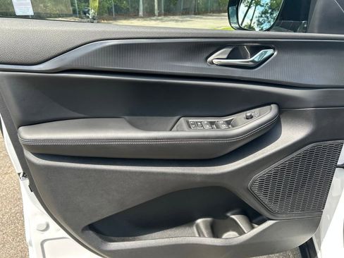 New 2025 Jeep Grand Cherokee Altitude image 11