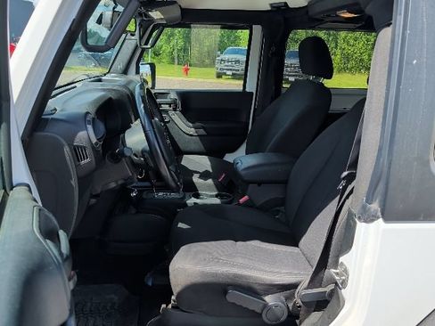 Used 2018 Jeep Wrangler Sport AWD/4WD image 3