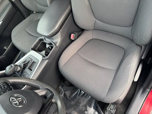 Used 2019 Toyota RAV4 LE image 40