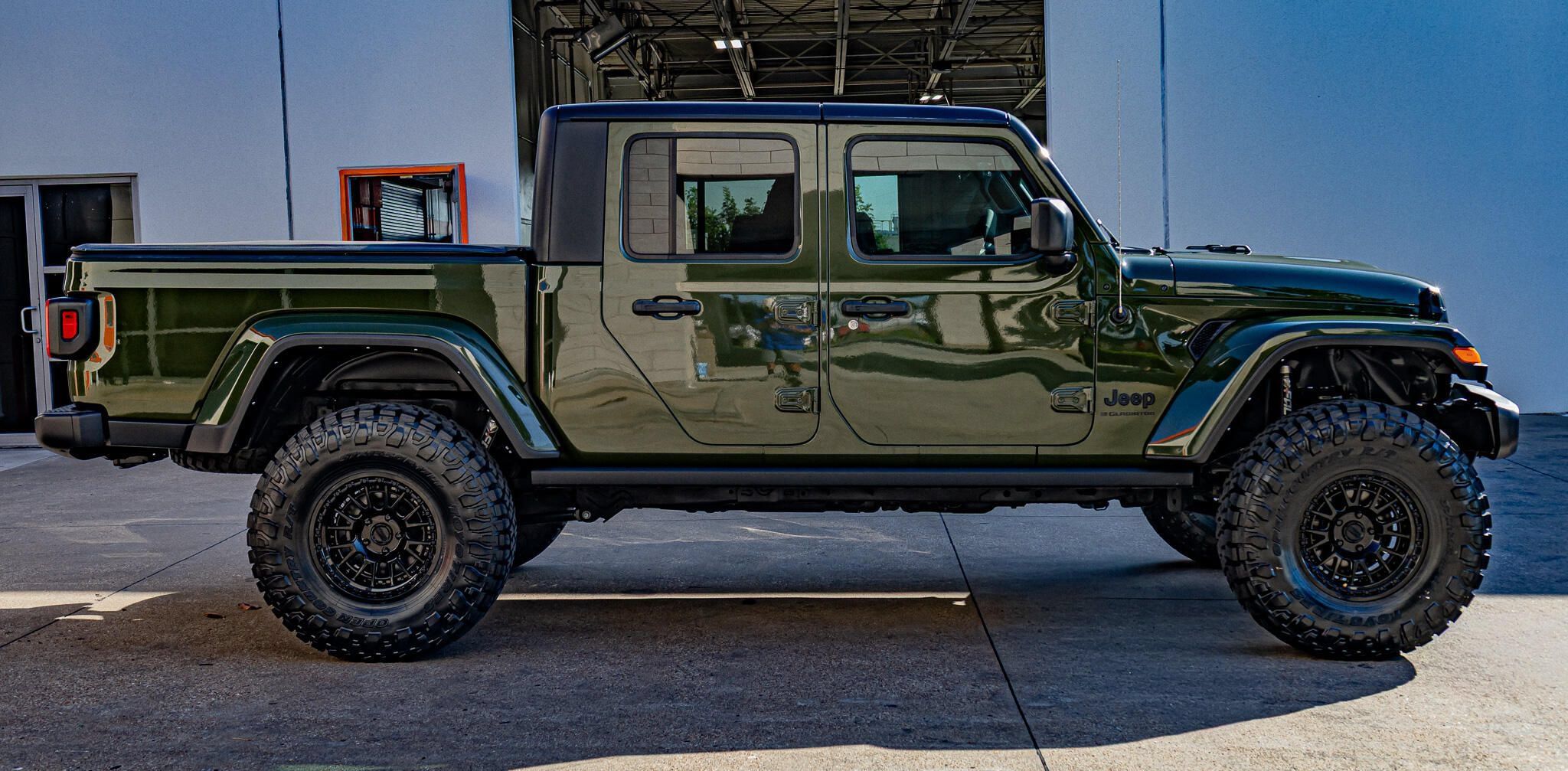 Used 2023 Jeep Gladiator Sport AWD/4WD image 11