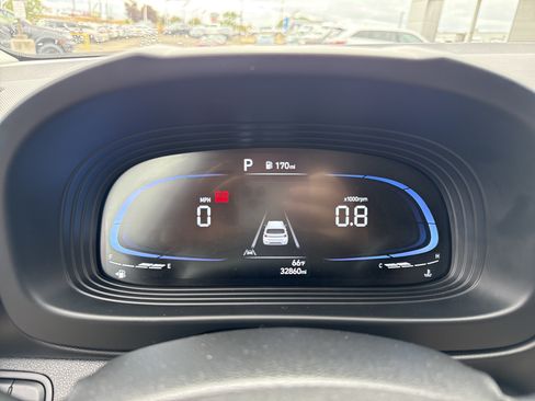 Used 2025 Hyundai Venue SEL FWD image 17