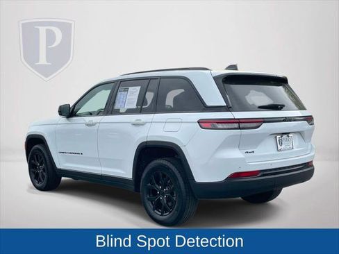 Certified 2025 Jeep Grand Cherokee Altitude AWD/4WD image 7
