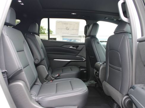 New 2026 Chevrolet Traverse LT w/ Enhanced Driving Package FWD image 32