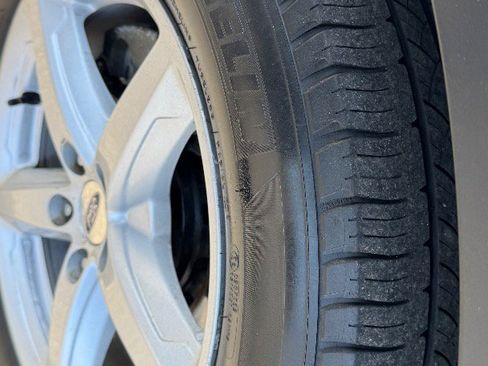 Used 2016 Ford Explorer XLT w/ Equipment Group 202A image 26