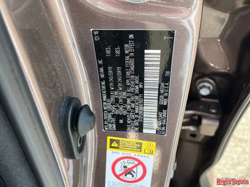 Certified 2017 Toyota Highlander Limited FWD image 34