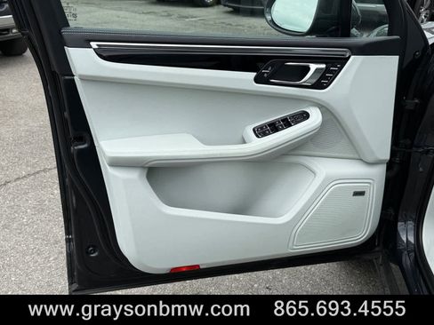 Used 2024 Porsche Macan AWD/4WD image 14