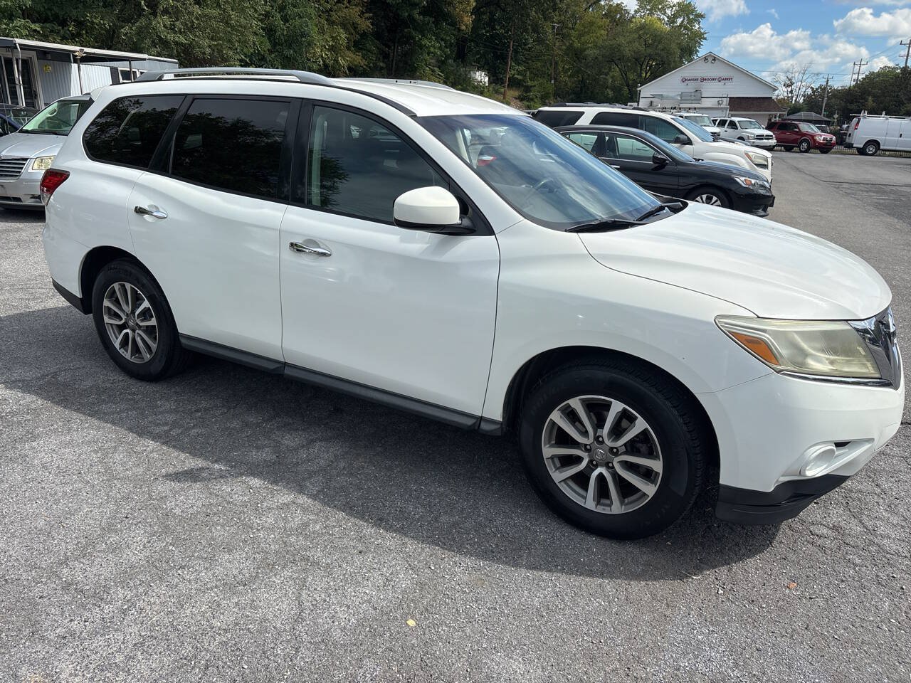 Used 2013 Nissan Pathfinder SV AWD/4WD image 14