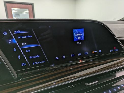 Used 2023 Cadillac Escalade ESV Premium Luxury image 12