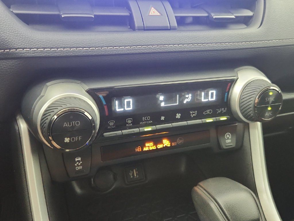 Used 2025 Toyota RAV4 XLE FWD image 26