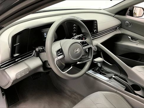 Certified 2024 Hyundai Elantra SE FWD image 13
